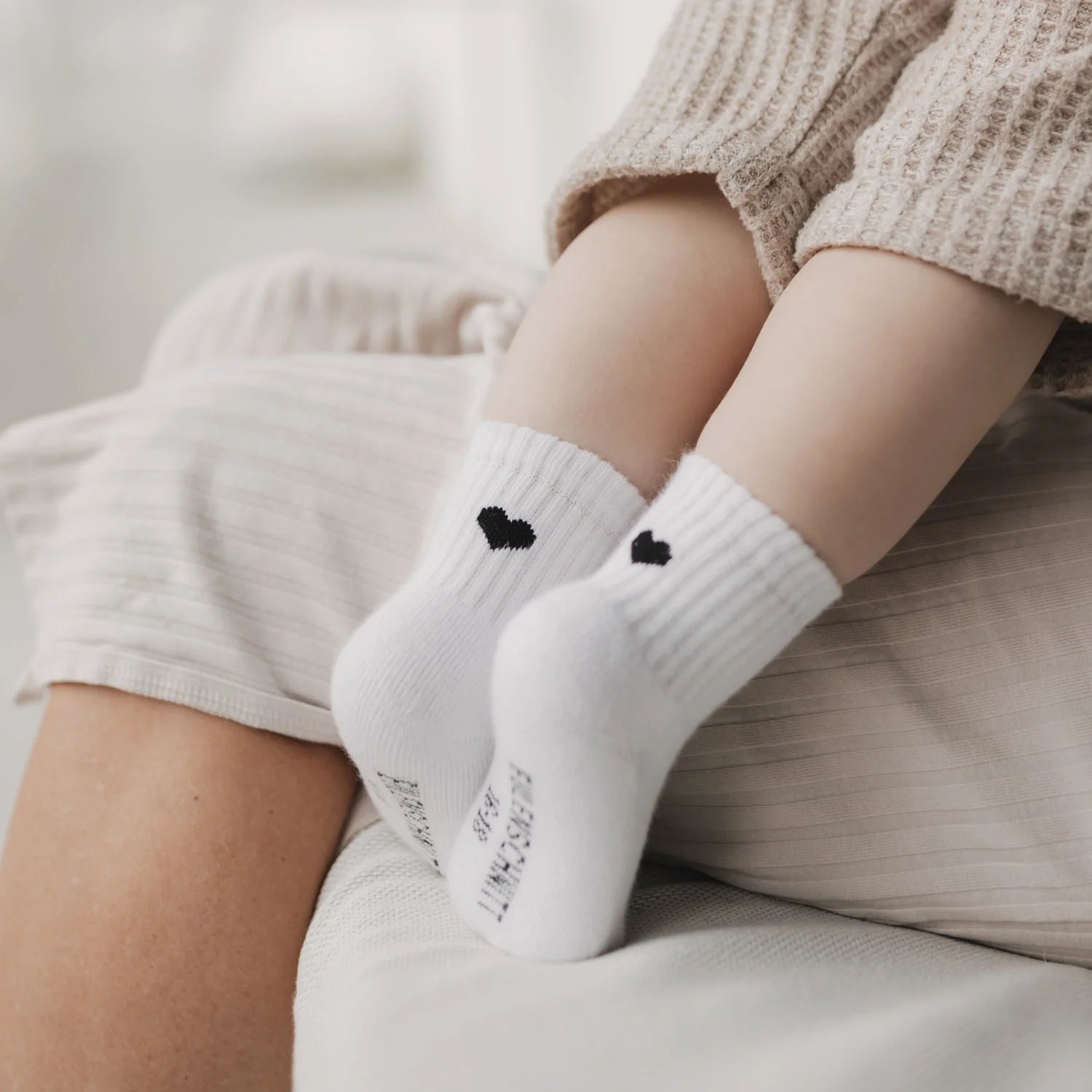 Babysocken schwarz HERZ